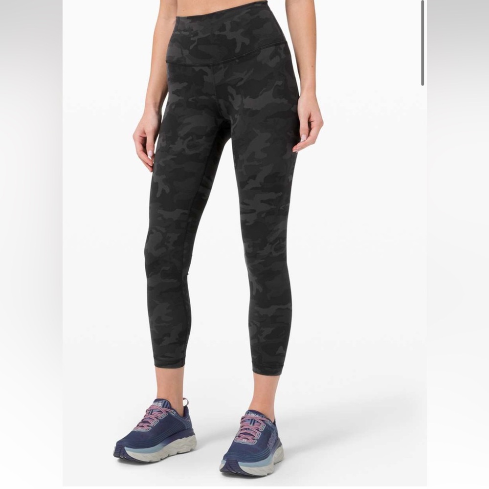 Lululemon Wunder Train High-Rise Tight 25"
Incognito Camo Multi Grey